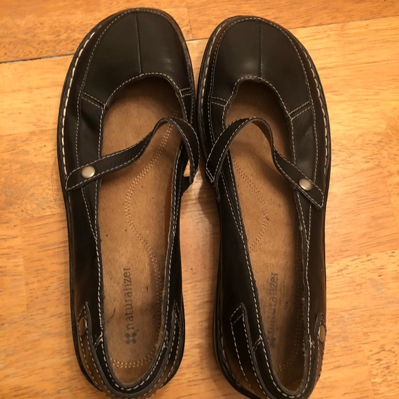 Naturalizer black leather Mary Janes nice outer condition please see photos 9M - Picture 2 of 11